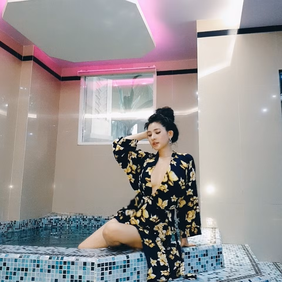 “Tôi hiện có cuộc sống rất tốt. Tôi cởi mở và năng động hơn rất nhiều. Bây giờ tôi biết mở rộng mối quan hệ, và đi lưu diễn, du lịch nhiều hơn”, cô tâm sự.