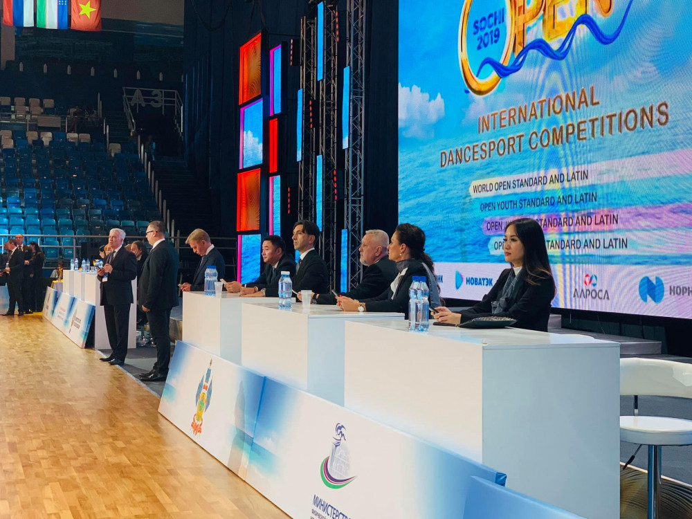 Khanh Thi bi lua tien o Nga, that lac 4 vali hanh ly-Hinh-2