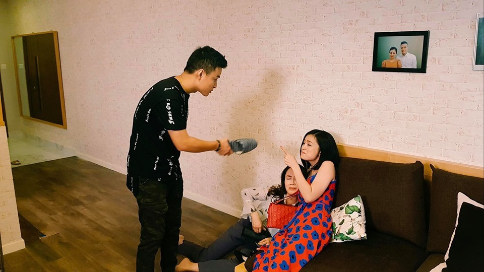 Trong những tập phát sóng vừa qua, nhân vật San của Diệu Hương được khen ngợi vì cô diễn khá tốt, đặc biệt khi diễn cảnh say cùng Hồng Diễm.