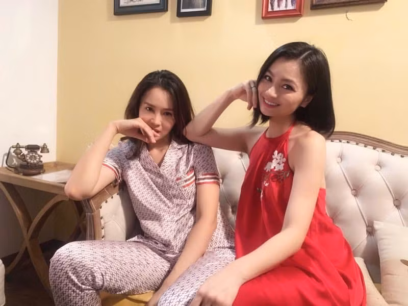 San trong 'Hoa Hồng trên ngực trái' là vai diễn đánh dấu sự trở lại của Diệu Hương trên màn ảnh kể từ 'Bánh đúc có xương'. "5 năm qua tôi làm nhiệm vụ của 1 người mẹ, 1 người vợ, 1 người con trong gia đình. Khi con cái cứng cáp hơn, mọi thứ trong gia đình vào nếp tốt thì mình có đủ năng lượng trở lại". Cô chia sẻ.