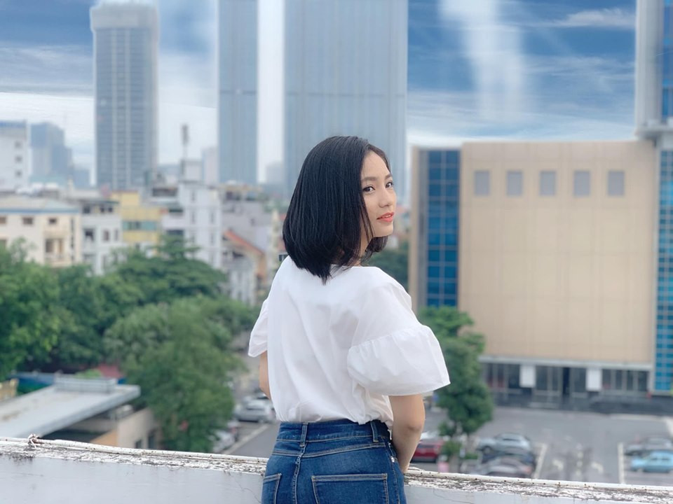 Nữ diễn viên sinh năm 1985 cho biết cô đã phải xin phép chồng con để trở lại đóng phim lần này. Bố mẹ chồng của cô cũng từ Mỹ về để giúp con dâu yên tâm đi đóng phim. "Tôi trở lại vì kịch bản tốt, bạn diễn gắn bó và luôn có cảm xúc khi đứng trước họ", Diệu Hương chia sẻ.