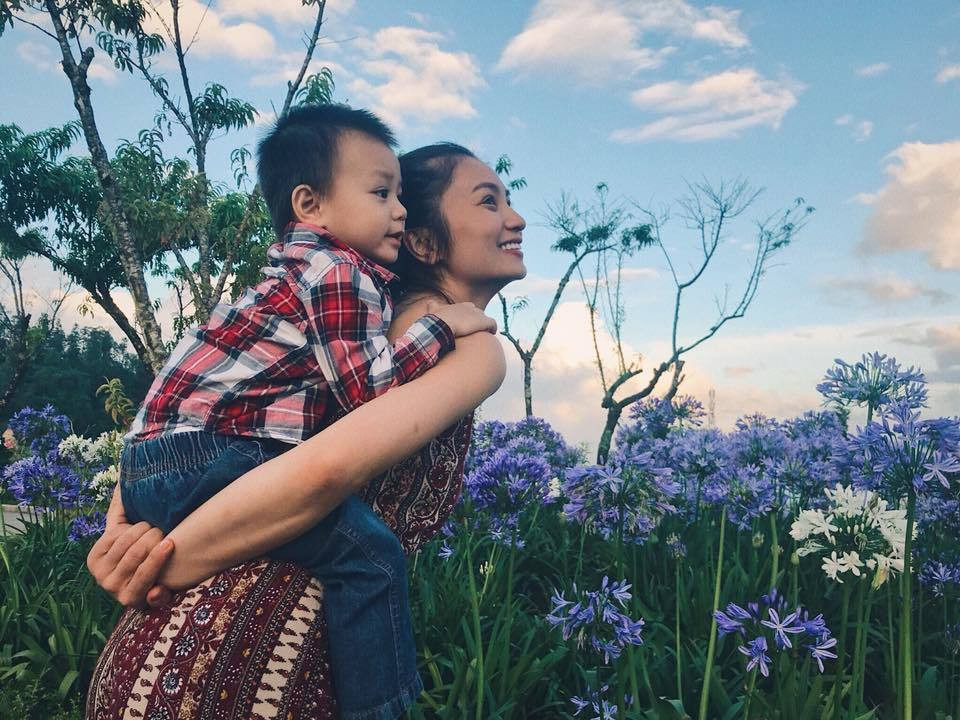 Nữ diễn viên 34 tuổi đang có một cuộc sống gia đình tròn vẹn bên chồng và hai con.