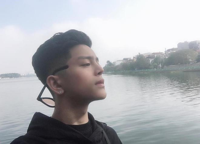 Quang Anh cong khai ban gai o tuoi 18, luong truoc bi 