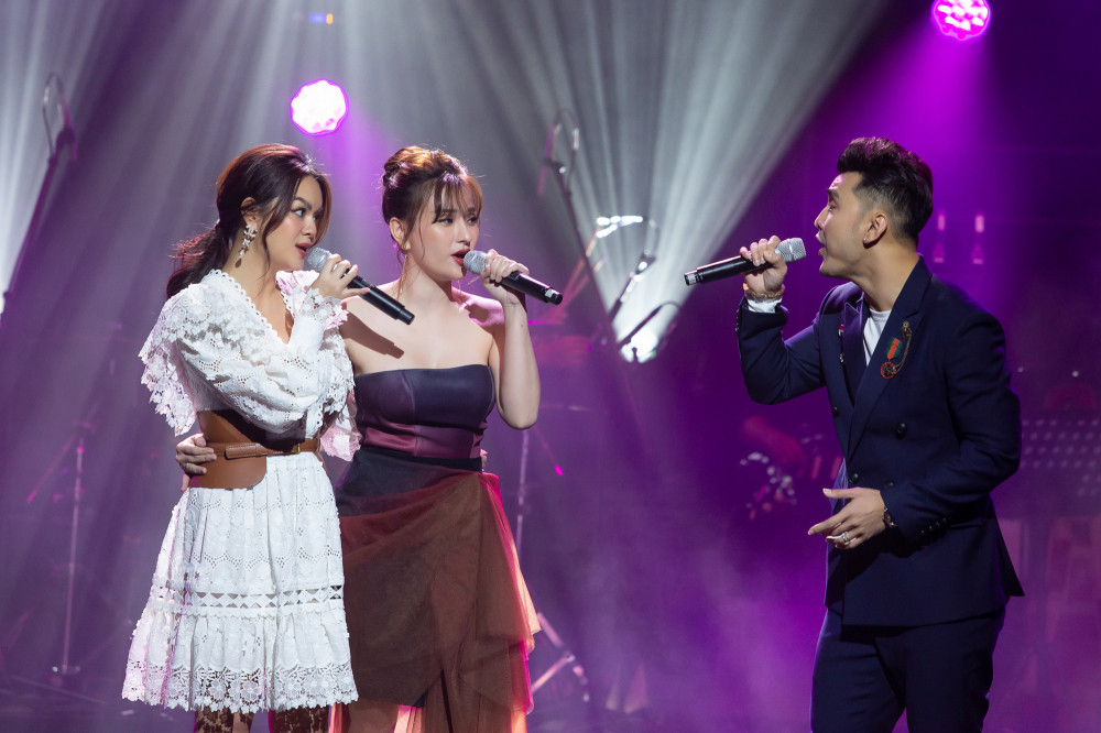 Đêm nhạc khép lại bằng màn tam ca của 2 cựu thành viên H.A.T và Ưng Hoàng Phúc.