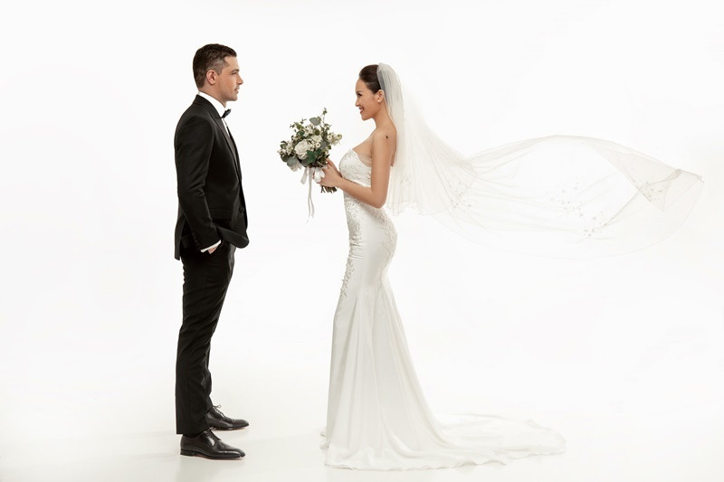 Chồng sắp cưới của Phương Mai làm việc trong lĩnh vực tài chính. Cả hai quen nhau trong một sự kiện Phương Mai dẫn chương trình.