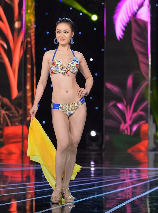 Thí sinh Hoàng Hải Thu, đến từ Hà Nội, từng tham gia một số cuộc thi sắc đẹp trước đó. Cô sở hữu chiều cao "khiêm tốn" so với những thí sinh khác.