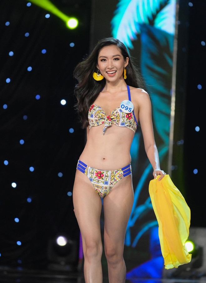 Sau vòng chung khảo khu vực miền Nam của Miss World Vietnam 2019, ban giám khảo đã chọn lựa 20 gương mặt nổi bật bước tiếp vào chung kết. Thí sinh Nguyễn Thị Thanh Khoa, sinh năm 1994, gây ấn tượng ở nụ cười tươi, thần thái trình diễn tự tin.