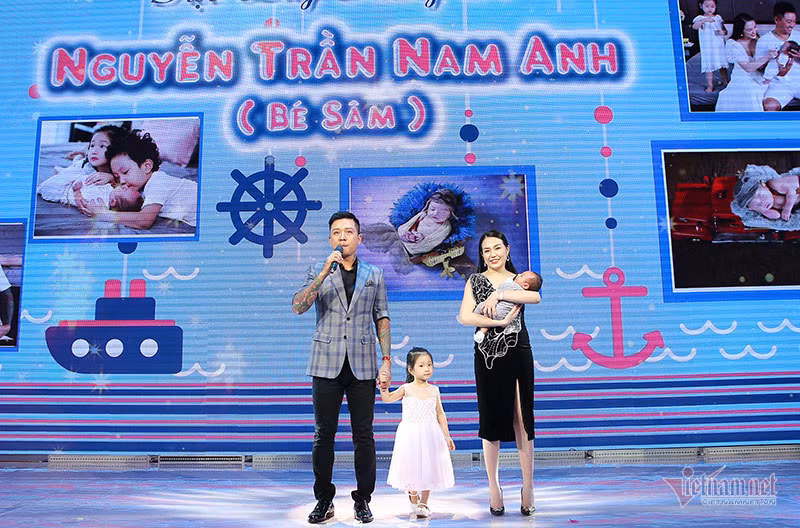 Tuấn Hưng thú nhận ở tuổi 41, anh mong muốn sẽ dành thời gian cho các con, đó mới là điều quan trọng nhất trong 1/3 quãng đường còn lại của người đàn ông. "Tôi đã mất 1/3 thời gian để lớn và trưởng thành, 1/3 để xây dựng và rong chơi với sự nghiệp, bây giờ còn 1/3 để lo cho gia đình'' - Tuấn Hưng nói.