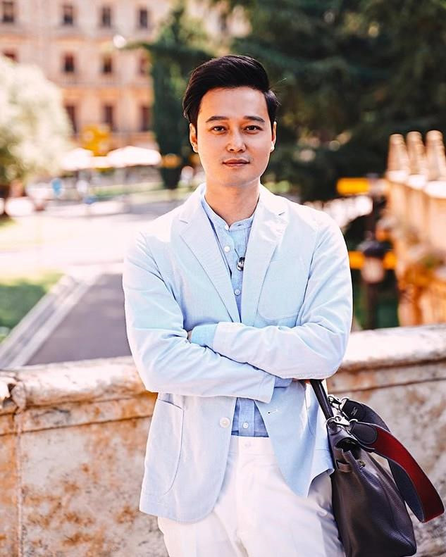 Ca si Quang Vinh tho lo dang yeu, dong nghiep ua vao chuc mung