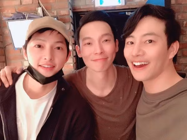 Ảnh Song Joong Ki rạng rỡ.