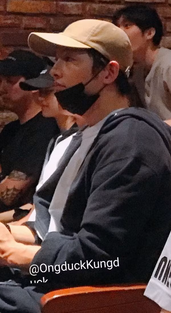 Theo báo cáo từ ngành công nghiệp điện ảnh vào chiều tối ngày 04/07 vừa qua, Song Joong Ki và các diễn viên đã bắt đầu lịch trình quay Lightning Ship vào ngày 03/07. Phim thuộc thể loại khoa học viễn tưởng lấy bối cảnh vũ trụ. Trong đó, Song Joong Ki đảm nhận vai phi công trẻ Tae Ho, anh sống trong hoàn cảnh nghèo túng và làm tất cả mọi thứ để kiếm tiền trang trải cuộc sống mưu sinh. Trong ảnh, Song Joong Ki ngồi kế Kim Tae Ri.