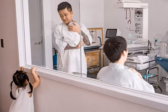 Tuan Hung dang anh ap con moi sinh, hai huoc noi ngoi canh Ly Hai-Hinh-2