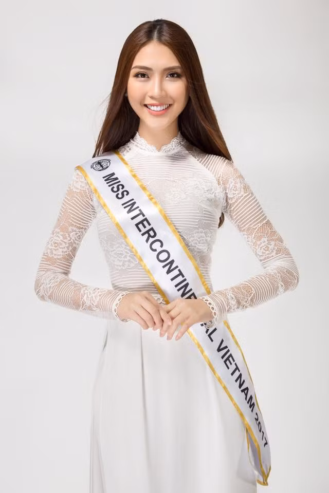 Năm 2017, Tường Linh đại diện Việt Nam dự thi Miss Intercontinental - Hoa hậu Liên lục địa 2017. Cô lọt Top 18 chung cuộc và giành giải “Thí sinh được yêu thích nhất”.