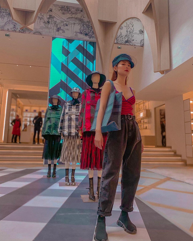 Một số bình luận cho rằng chuyến đi này rất có thể có bạn trai Minh Hằng đi cùng.