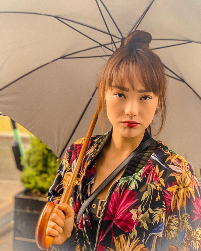 Từ đầu năm 2019 đến nay, bên cạnh những dự án quảng cáo, Minh Hằng ít ra sản phẩm âm nhạc hay đóng phim ngoại trừ trình làng MV Niềm tin trong ta với sự xuất hiện cùng team The Face của cô. Thay vào đó, Minh Hằng dành nhiều thời gian để du lịch, tận hưởng cuộc sống.