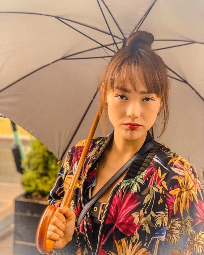 Từ đầu năm 2019 đến nay, bên cạnh những dự án quảng cáo, Minh Hằng ít ra sản phẩm âm nhạc hay đóng phim ngoại trừ trình làng MV Niềm tin trong ta với sự xuất hiện cùng team The Face của cô. Thay vào đó, Minh Hằng dành nhiều thời gian để du lịch, tận hưởng cuộc sống.