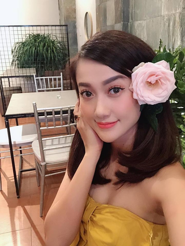 Kim Ngọc gây chú ý với vẻ ngoài xinh đẹp duyên dáng, mộc mạc, mang đậm chất Á đông. Nữ diễn viên sinh năm 1988 tham gia nhiều bộ phim như "Phận làm dâu", "Tơ đồng vấn vương", "Duyên nợ miền Tây", "Hoán nhân tâm"...