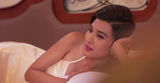 "Mộng phù hoa" là một trong những tác phẩm ấn tượng nhất trong sự nghiệp của Kim Tuyến. Trong một bài phỏng vấn gần đây, diễn viên Kim Tuyến chia sẻ chuyện cô và bạn trai lâu năm đã chia tay vì cô đóng quá nhiều cảnh nóng táo bạo trong phim.