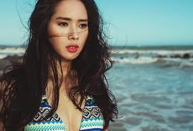 Trong "Cung đường tội lỗi", Bella Mai đảm nhận vai Châu - bạn thanh mai trúc mã với Quân (Quốc Trường). Quân là con riêng của ông Hải, một doanh nhân thành đạt ở Sài Gòn. Trải qua bao trắc trở, Quân và Mai cuối cùng cũng được ở bên nhau. Bella Mai tên thật là Mai Thị Hồng Dung. Cô sở hữu vẻ đẹp ngọt ngào, khả ái. Nữ diễn viên sinh năm 1993 từng tham gia nhiều bộ phim như "Trả giá", "Đường chân trời", "Gỡ rối tơ lòng", "Mùa oải hương năm ấy".... Năm 2017, cô tham gia Hoa hậu du lịch hoàn vũ thế giới và giành giải Á hậu 1 cùng giải thưởng phụ Miss Tourism Asia (Hoa hậu du lịch hoàn vũ châu Á).