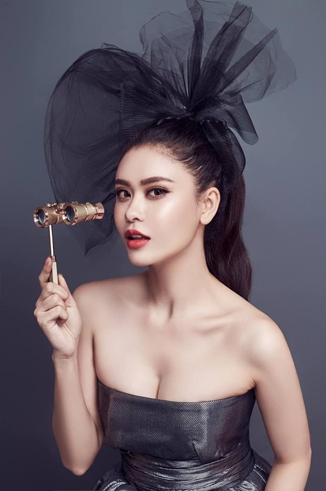 Trương Quỳnh Anh là một trong những ca sĩ thành công khi lấn sân phim ảnh. Cô tham gia nhiều bộ phim như "Bóng ma học đường", "Linh duyên", "Săn vàng", "Thề không gục ngã", "Nữ đại gia",... Sau khi ly hôn với Tim, Trương Quỳnh Anh được nhận xét ngày càng xinh đẹp, mặn mà và quyến rũ hơn. Hiện tại, ca sĩ 8X dành thời gian tập trung cho công việc. (Kiến Thức đã đặt lại tiêu đề bài viết)