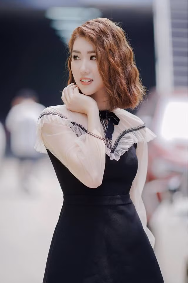 Đóng nhiều phim song phải tới "Gạo nếp gạo tẻ", Thúy Ngân mới nổi tiếng và được nhiều khán giả biết tới sau vai Hân "Hoa hậu". Vì tính cách đỏng đảnh, đành hanh, đanh đá với chồng, hỗn láo với bố chồng mà nhân vật Hân bị ghét nhất phim. Sau thành công của "Gạo nếp gạo tẻ", diễn viên quê Tiền Giang tham gia nhiều sự kiện, game show trên truyền hình.