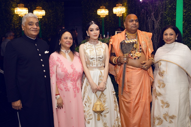 Lý Nhã Kỳ nhận được nhiều sự ưu ái từ gia đình vị tỷ phú.