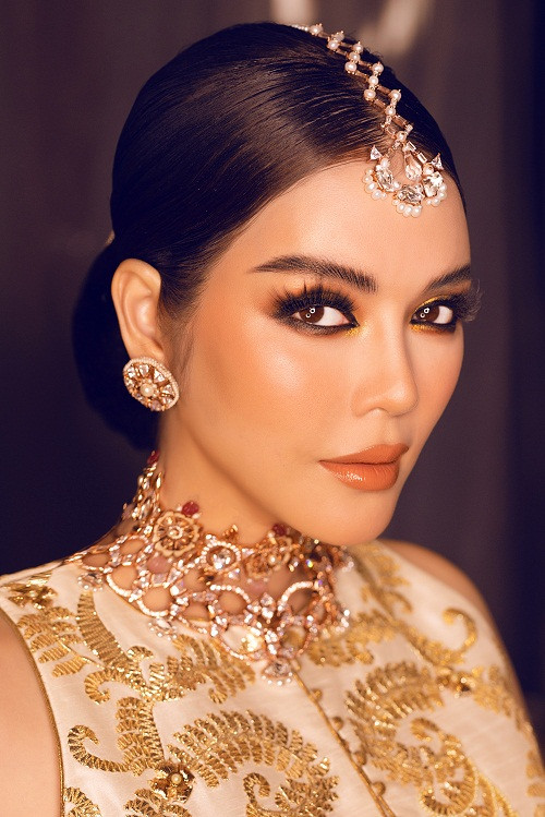 Cận cảnh vẻ đẹp kiêu sa của diễn viên Lý Nhã Kỳ.