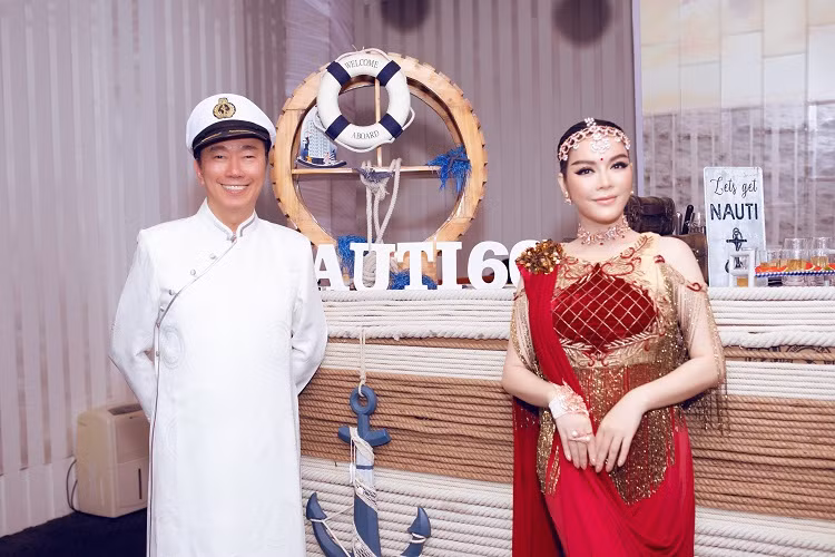 Ngoài những món mang đậm chất Ấn, Âu, Á, đích thân gia đình tỷ phú còn yêu cầu đầu bếp người Singapore có 18 năm kinh nghiệm trong các khách sạn 5 sao ở châu Á nấu riêng món Việt cho Lý Nhã Kỳ cùng ê-kíp.