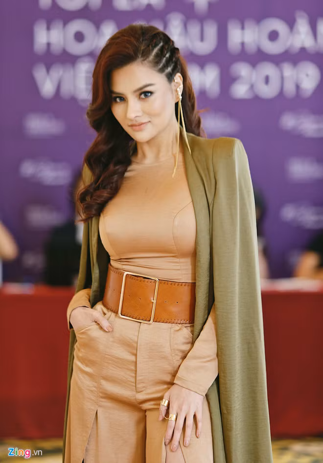 Can nhan sac khac la cua Vu Thu Phuong gay on ao voi Ngoc Trinh