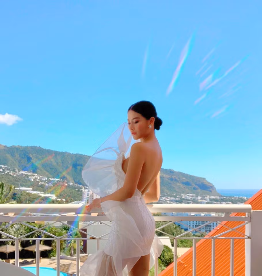 Trước ồn ào nghi vay nợ tiền tỷ, Hoa hậu Phương Khánh còn vướng hàng loạt scandal. Đặc biệt, ngay từ khi mới đội lên đầu chiếc vương miện cô đã dính thị phi.