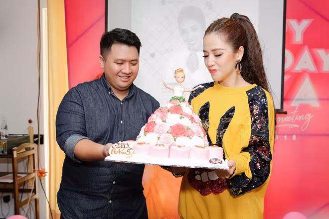 Vào cuối năm 2018, Diệp Tiên làm Puka bật khóc khi âm thầm chuẩn bị bánh sinh nhật đặc biệt tặng cô. Nhưng cách đây 4 tháng, cả hai lại quyết định chia tay. Hiện tại, trên trang cá nhân, Puka đã gỡ toàn bộ hình ảnh hạnh phúc bên Diệp Tiên. Nói về việc chia tay nam đạo diễn, cô cho rằng đó là duyên số. Cô cũng phủ nhận việc có người thứ ba xen vào mối quan hệ của hai người. "Chúng tôi chia tay trong hòa bình, không có bất cứ sự tranh chấp gì về tài sản. Hiện tại, chúng tôi vẫn trò chuyện với nhau. Chúng tôi đã chuẩn bị tâm lý trước khi quyết định nên không ai bị sốc, hụt hẫng", cô khẳng định.