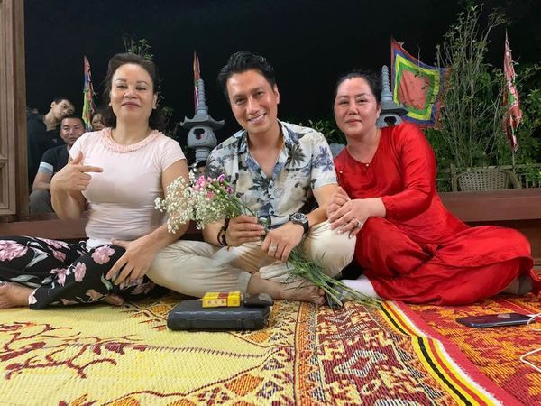 Nhan sắc lên xuống phập phồng của nam diễn viên sau khi phẫu thuật thẩm mỹ khiến nhiều người phải lo lắng.