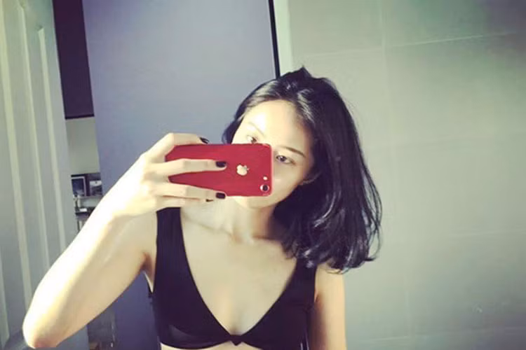 Hình ảnh gầy gò do Hạ Vi chia sẻ hôm 2/6. Nữ diễn viên ngày càng xuề xòa, đơn giản. Cô cũng không còn là cái tên hot với cư dân mạng.