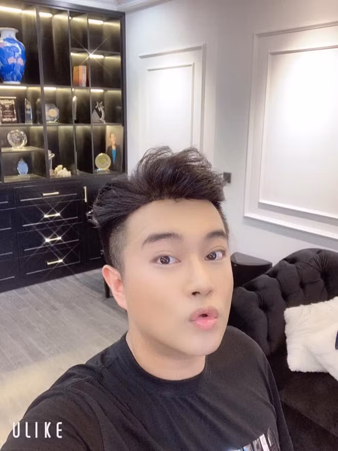 Chương trình Táo Quân - nơi Minh Quân đảm nhận vai Thiên Lôi - là những lần hiếm hoi khán giả thấy anh trên sóng truyền hình.