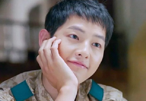 Song Joong Ki than mat voi mot co gai tre, co tinh moi hau ly hon?-Hinh-2