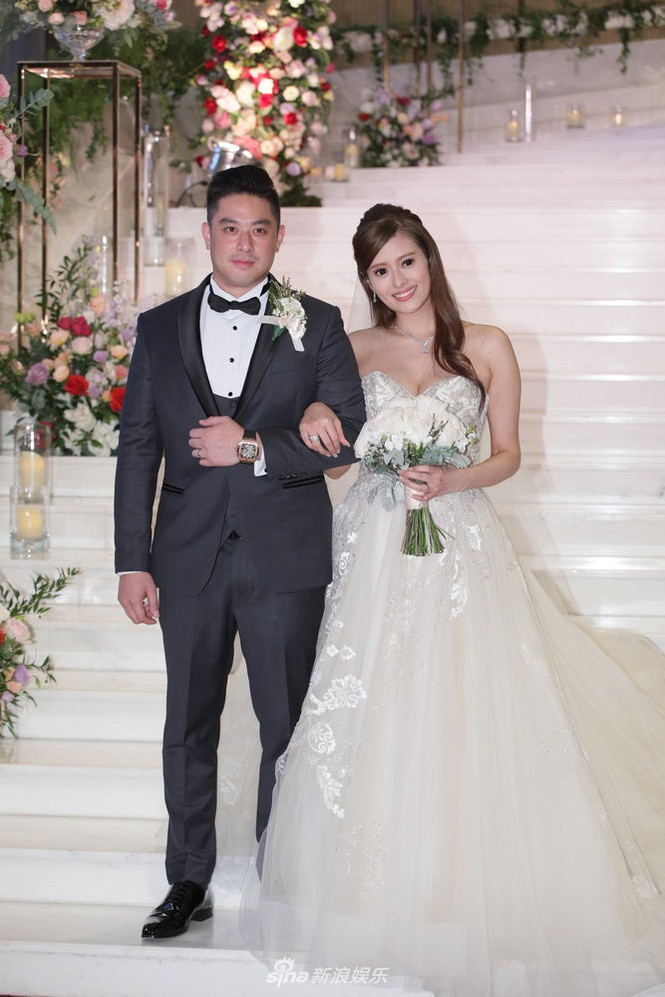 Hứa Diệc Ni sinh năm 1988, từng giành ngôi vị Á hậu 2 cuộc thi Hoa hậu Hong Kong năm 2011. Sau đó, cô theo đuổi nghiệp diễn xuất và gia nhập TVB. Nhưng đến năm 2016, cô rời công ty, rồi trở thành diễn viên tự do. Những tác phẩm gắn liền với tên tuổi người đẹp 31 tuổi có thể kể đến "Lan Quế Phường 3", "Danh môn ám chiến", "Trạng Sư Đại Náo Công Đường"...