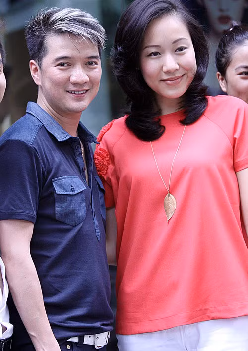 Bên cạnh công việc cắt tóc anh còn có thêm một tài lẻ khác là biết trang điểm. Những lúc đi diễn anh hay trang điểm cho mình cũng như phụ trang điểm, làm tóc giúp các đồng nghiệp. Ngô Phương Lan xinh hơn sau khi được Đàm Vĩnh Hưng cắt tóc.