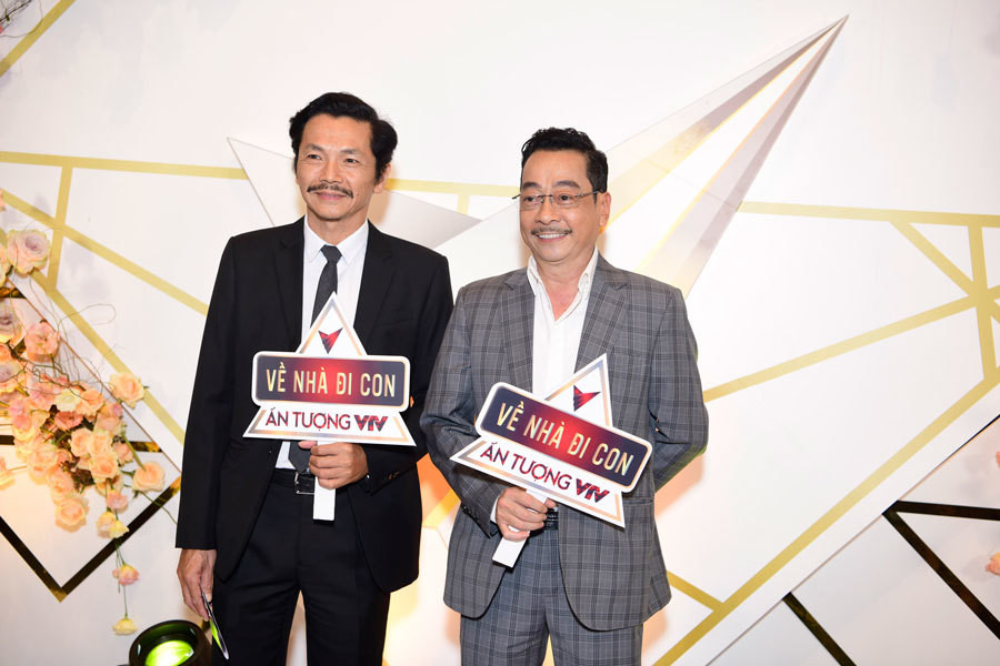 NSND Hoàng Dũng, NSND Trung Anh tại lễ trao giải VTV Awards 2019.