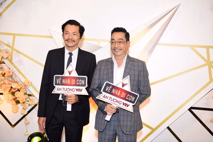 NSND Hoàng Dũng, NSND Trung Anh tại lễ trao giải VTV Awards 2019.