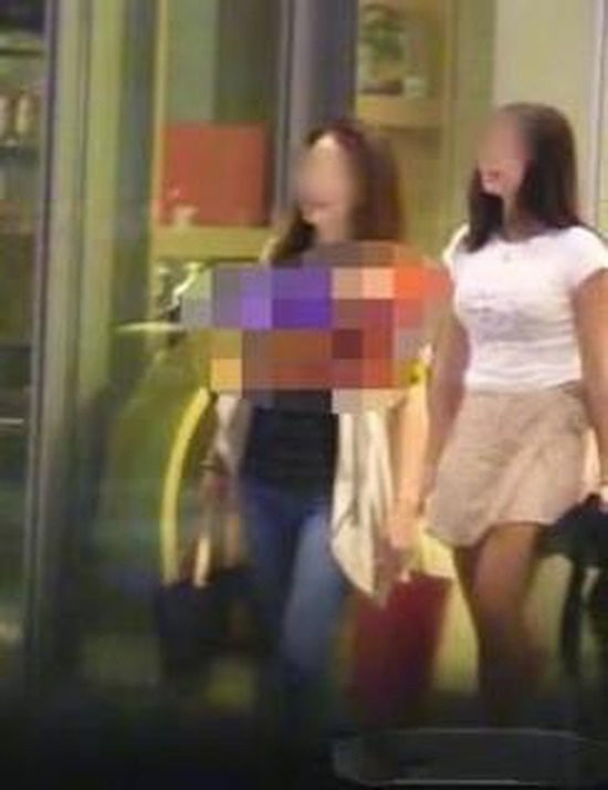 Thanh Long bi bat gap dua gai la ve nha luc nua dem-Hinh-2