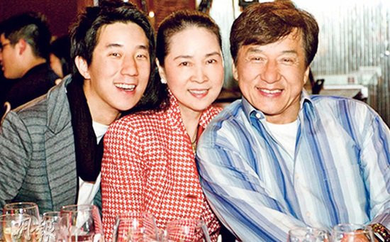 Thanh Long bi bat gap dua gai la ve nha luc nua dem-Hinh-4