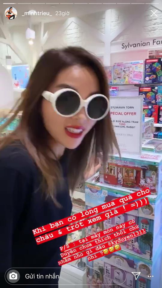 Minh Trieu boc me Ky Duyen tiec tien mua qua cho chau vi dat