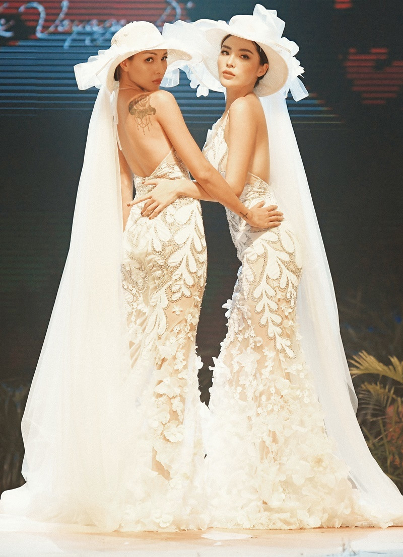 Cả hai diện mẫu váy cưới ôm sát ren xuyên thấu vô cùng sexy.
