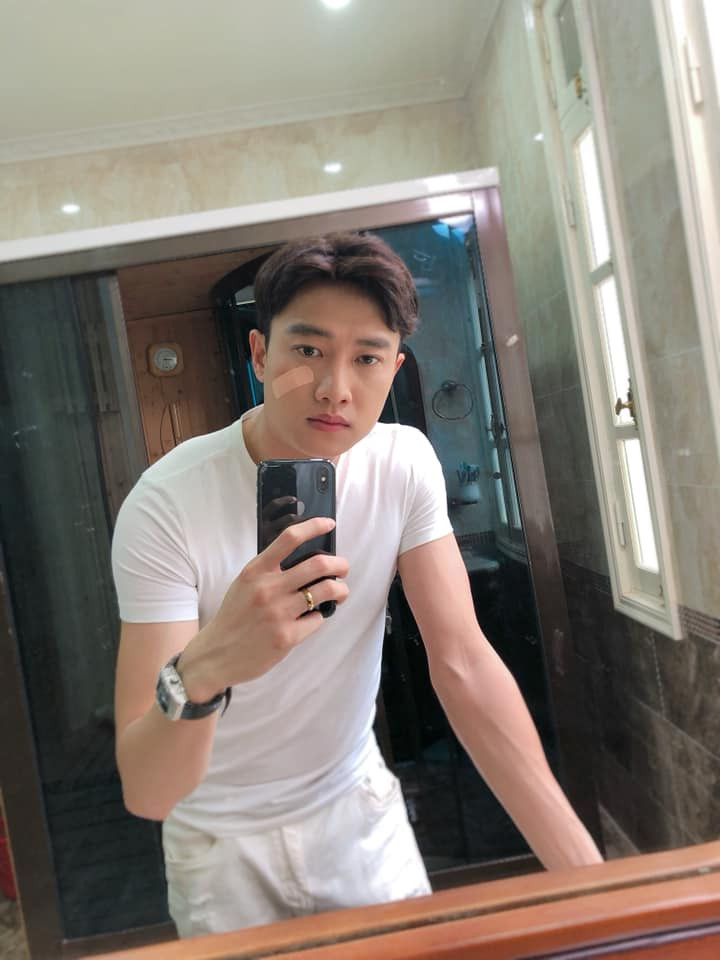 Trong phim, Vũ là người chồng lăng nhăng, sát gái, còn ngoài đời Quốc Trường đặc biệt có sức hút với fan nữ. Điểm đáng yêu nhất ở nam diễn viên này là sự hài hước, dí dỏm.