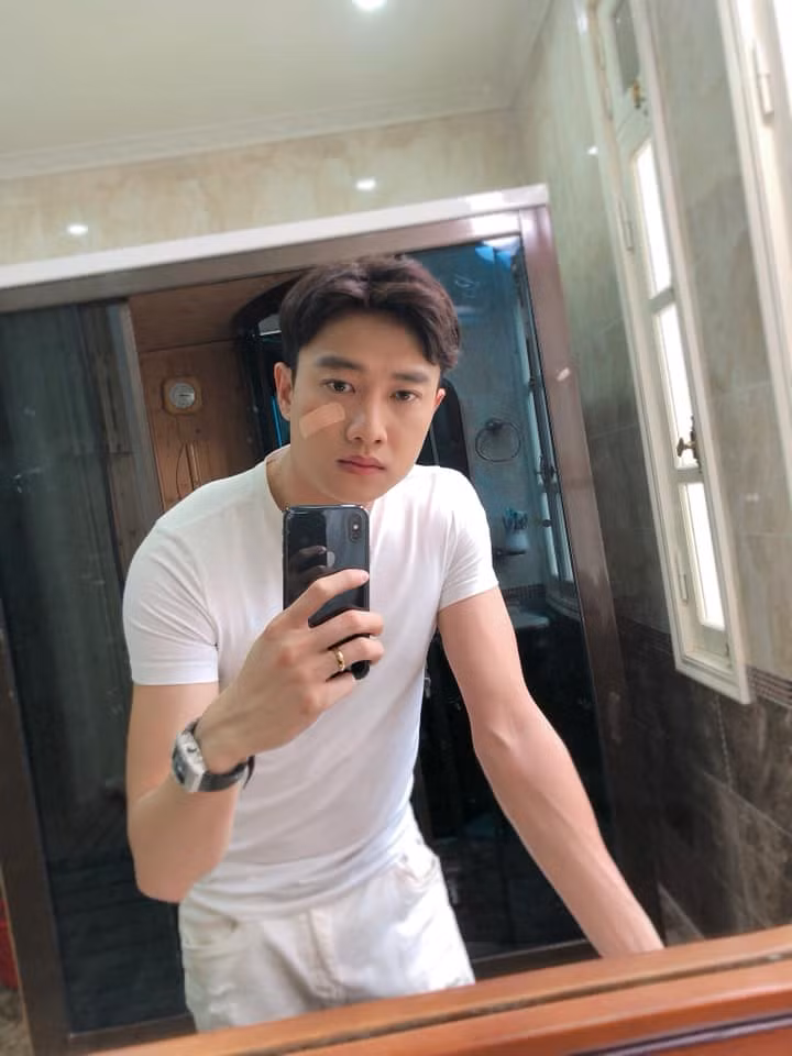 Trong phim, Vũ là người chồng lăng nhăng, sát gái, còn ngoài đời Quốc Trường đặc biệt có sức hút với fan nữ. Điểm đáng yêu nhất ở nam diễn viên này là sự hài hước, dí dỏm.