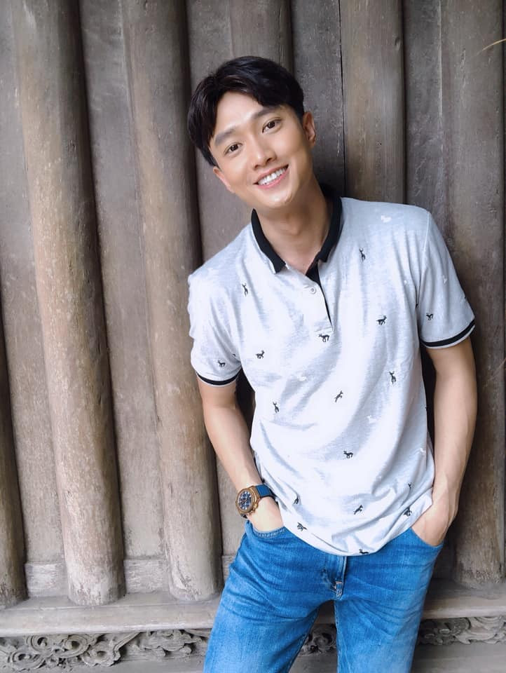 Vẻ đáng yêu của Vũ ngoài đời khiến trái tim fan nữ thổn thức.