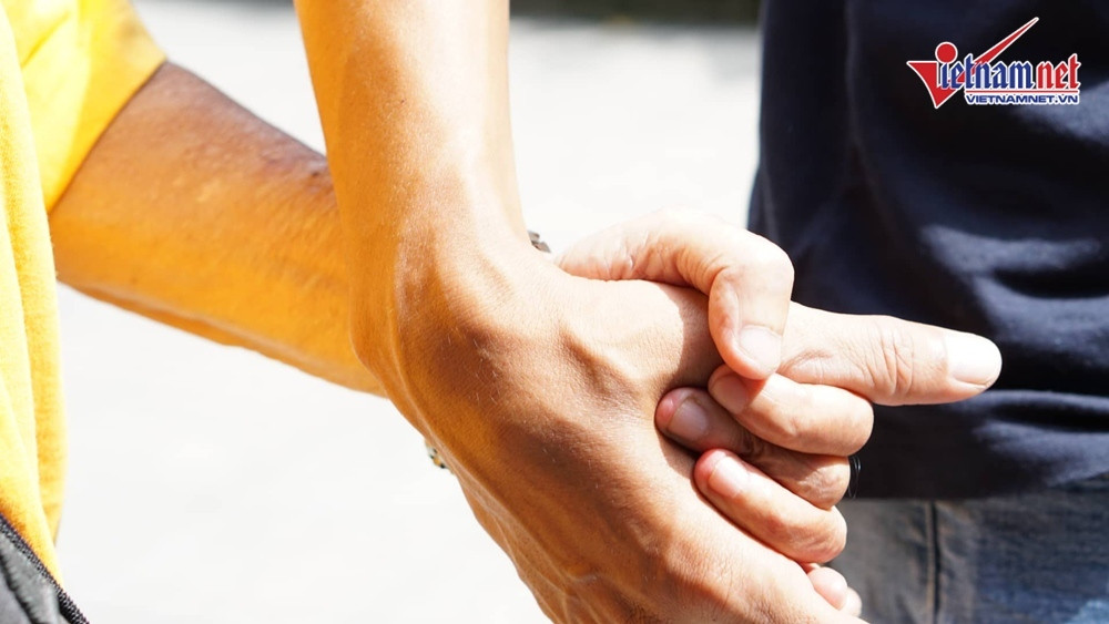 Diễn viên Đất phương Nam cho biết ông cũng dự định mua một chiếc xe mới gọn nhẹ hơn, để tiện cho việc di chuyển vì xe cũ của ông quá nặng, nam diễn viên không thể đi nổi.