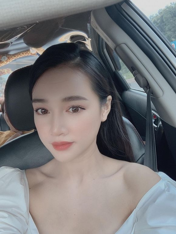 Sau tin don sinh con, Nha Phuong khoe eo con kien gai son phat them-Hinh-4