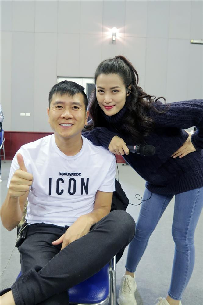 Thu Minh khen Dong Nhi - Ong Cao Thang 