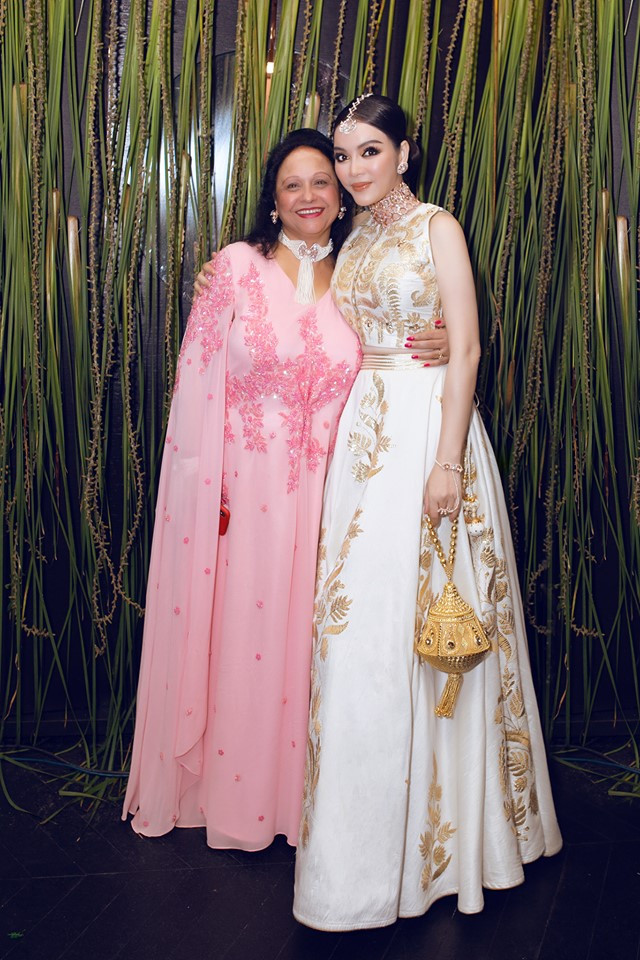 Tham dự tiệc sinh nhật xa xỉ này, nữ diễn viên "Mùa hè lạnh" được gia đình tỷ phú Ấn Độ thết đãi như người nhà.